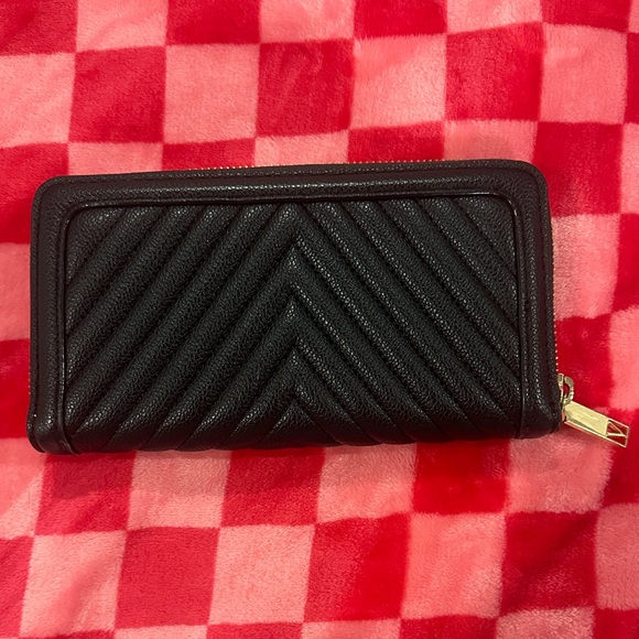 Victoria's Secret Black Chevron Wallet - Picture 2 of 4